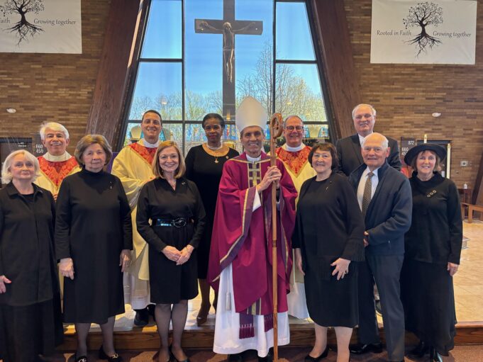 Bishop Koenig celebrates Mass in Wilmington for members of the Equestrian Order of the Holy Sepulchre of Jerusalem