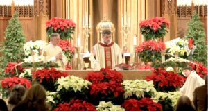 Bishop Koenig celebrates Christmas vigil at St. Ann parish in Wilmington — Photo gallery