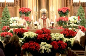 Bishop Koenig celebrates Christmas vigil at St. Ann parish in Wilmington — Photo gallery