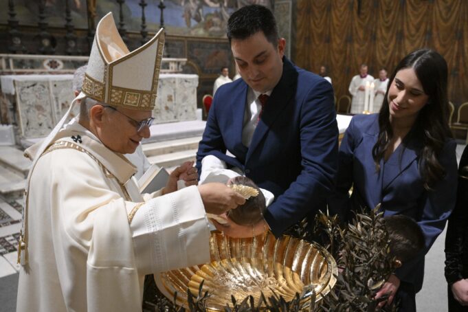 Baptism provides light in darkness, gateway to heaven, Pope Leo XIV says as he christens 20 infants in Vatican City