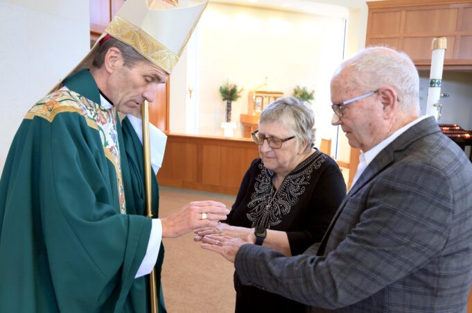 Bishop Koenig helps married couples in Diocese of Wilmington celebrate milestone wedding anniversaries — Photo gallery