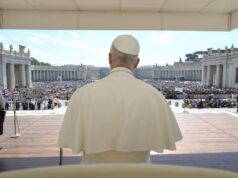 Eucharist transforms believers into Christ’s body and counters division, pope says