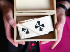 Who are the 4 US archbishops receiving the pallium from Pope Leo XIV?