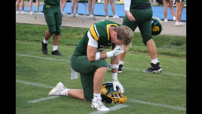 WATCH: Bobby Groves arrives to play football at Saint Mark’s High School, a long way from Taunton, Great Britain — Photo gallery