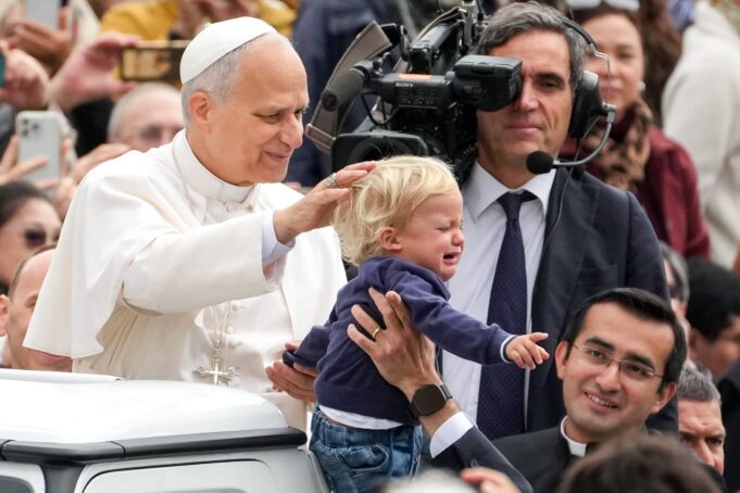The risen Christ brings joy, hope along life’s journey, Pope Leo says during general audience