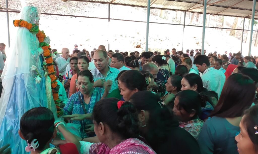 Thousands of Catholics gather at shrine of Fatima Rani in Bangladesh ...
