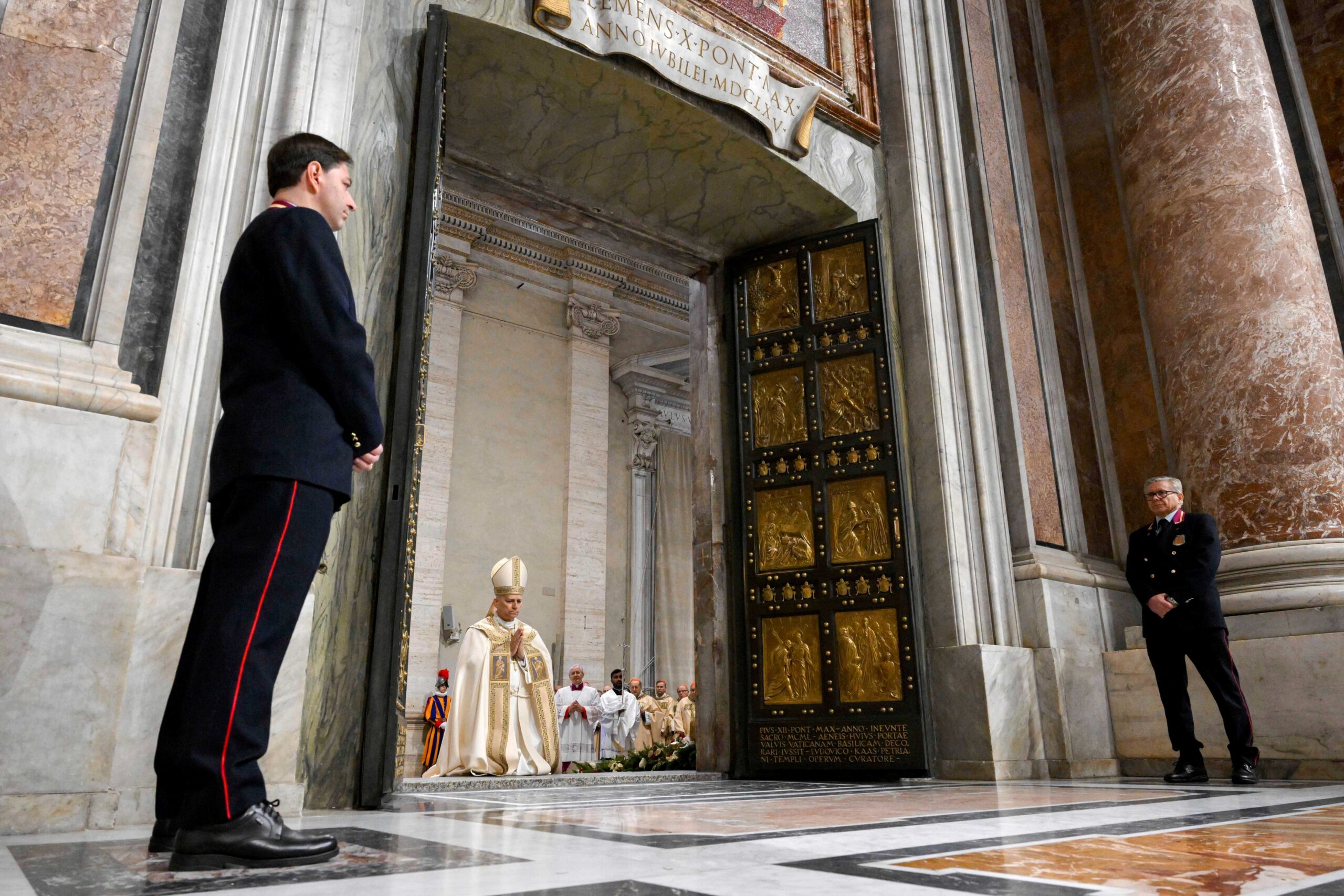 Christians must resist allure of power, serve humanity, Pope Leo XIV says at end of Holy Year