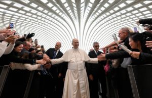 As extraordinary consistory begins, so does symbolic transition from the Francis to Leo pontificates