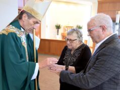 Bishop Koenig helps married couples in Diocese of Wilmington celebrate milestone wedding anniversaries — Photo gallery