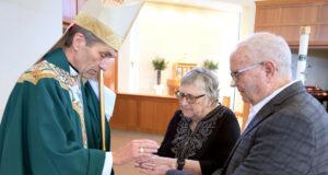 Bishop Koenig helps married couples in Diocese of Wilmington celebrate milestone wedding anniversaries — Photo gallery