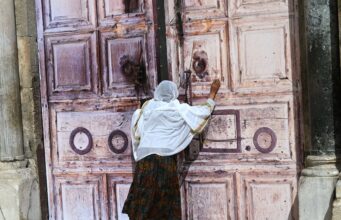 Israeli authorities close all holy sites in Old City Jerusalem citing security concerns