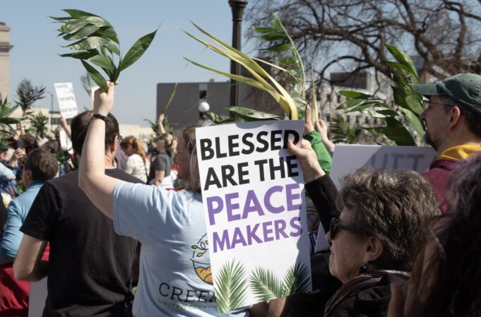 7,000 show up in faith, prayer for Palm Sunday Path on lawn of Minnesota State Capitol