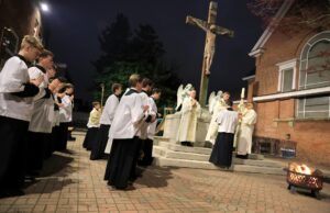 Triduum in Diocese of Wilmington includes Easter Vigil celebration with Bishop Koenig at Cathedral of St. Peter — Photo gallery