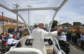 Gathered on the Saurimo, Angola esplanade under the hot sun for Mass, Pope Leo XIV says ‘Christ hears the cry of the people’ — Photo gallery