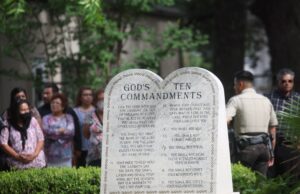 Federal appeals court upholds Texas law requiring Ten Commandments in classrooms