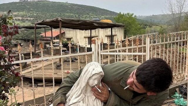 ISRAELI SOLDER MARY STATUE CIGARETTE LEBANON