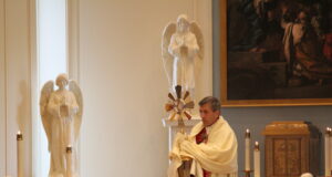 WATCH: Bishop Koenig celebrates Mass, consecrates the Diocese of Wilmington to the Sacred Heart