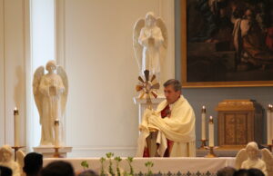 WATCH: Bishop Koenig celebrates Mass, consecrates the Diocese of Wilmington to the Sacred Heart