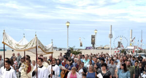 Walking with faith: National Eucharistic Pilgrimage greets the morning on Ocean City boardwalk — Photo gallery