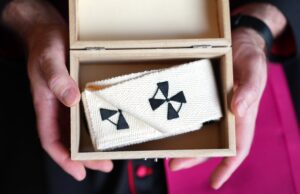 Who are the 4 US archbishops receiving the pallium from Pope Leo XIV?