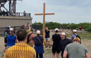 Former college baseball player Noah Hajdu hikes, carries cross up Massachusetts mountain to honor Christ