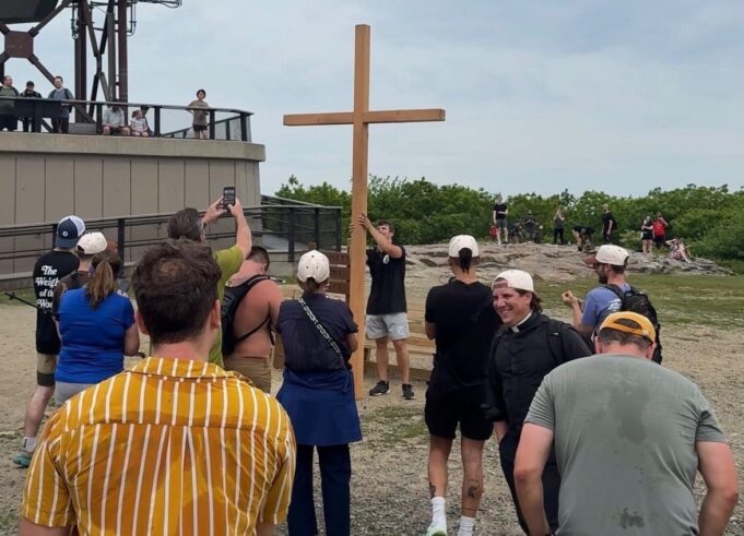 Former college baseball player Noah Hajdu hikes, carries cross up Massachusetts mountain to honor Christ