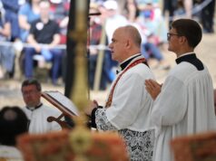 Traditional Catholics in France back Pope Leo after SSPX excommunications