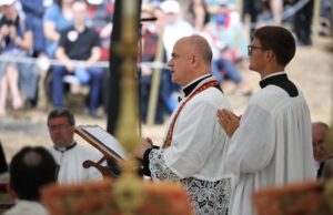 Traditional Catholics in France back Pope Leo after SSPX excommunications