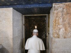 Pope Leo tours Montecassino Abbey, prays at tomb of St. Benedict ‘entrusting to him his plea for peace’