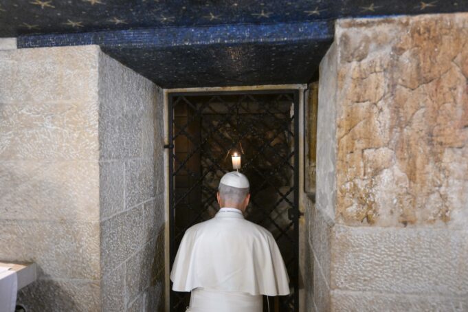 Pope Leo tours Montecassino Abbey, prays at tomb of St. Benedict ‘entrusting to him his plea for peace’