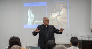 Msgr. Arturo Bañuelas receives 2026–2027 Lumen Christi Award